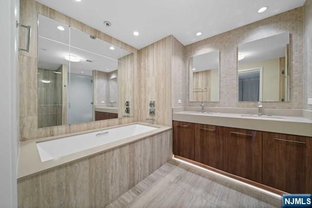 1200 Ave At Port Imperial 603, Weehawken, NJ 07086