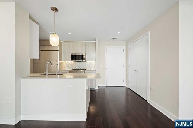 1200 Ave At Port Imperial 603, Weehawken, NJ 07086