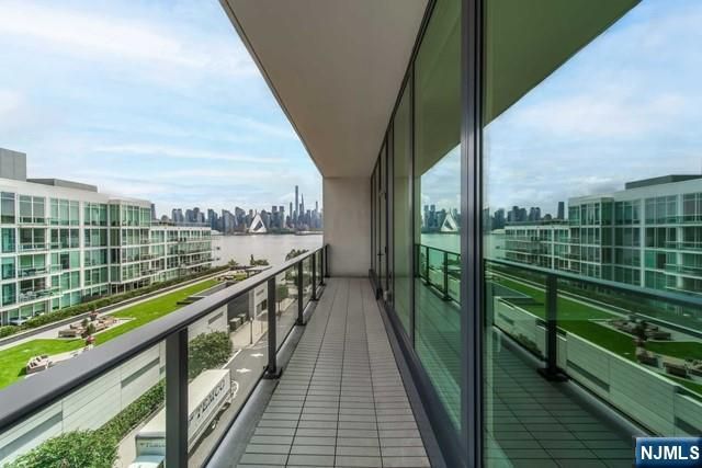 1200 Ave At Port Imperial 603, Weehawken, NJ 07086