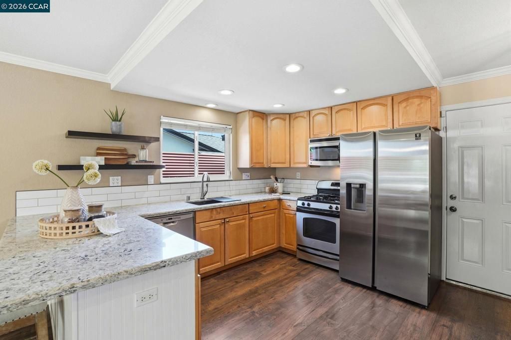 Image 10 of property listing at 2103 Deerwood Dr., Martinez, CA 94553