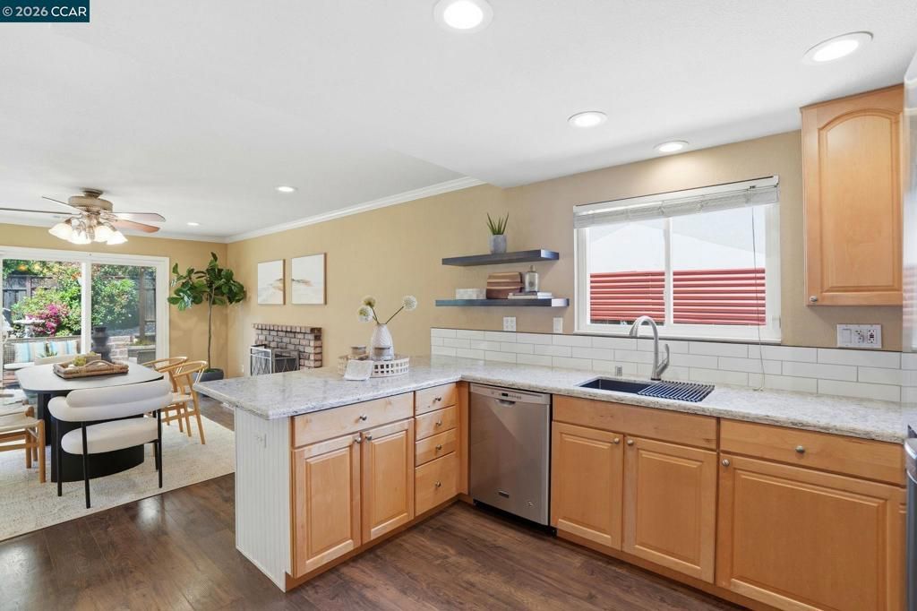 Image 12 of property listing at 2103 Deerwood Dr., Martinez, CA 94553