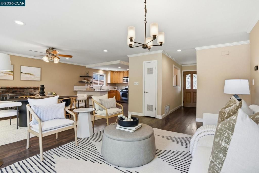 Image 6 of property listing at 2103 Deerwood Dr., Martinez, CA 94553