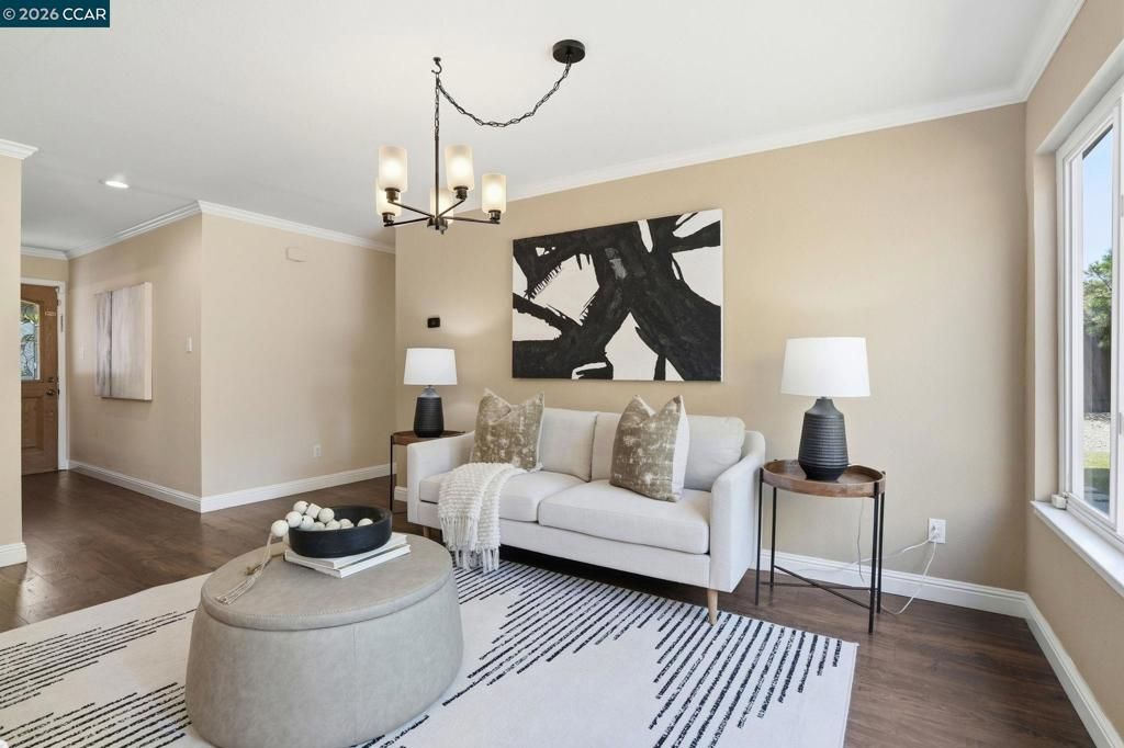 Image 7 of property listing at 2103 Deerwood Dr., Martinez, CA 94553