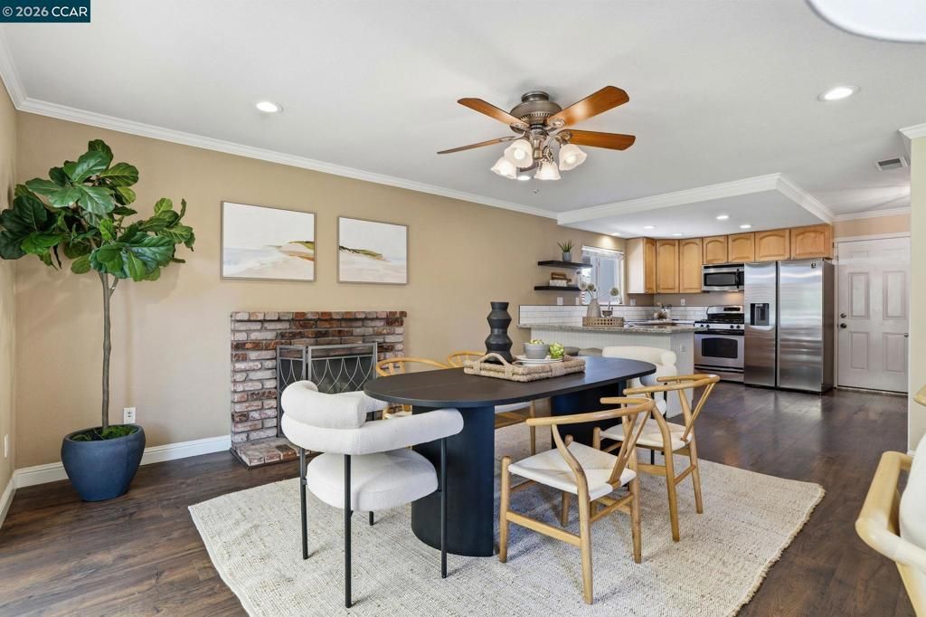 Image 9 of property listing at 2103 Deerwood Dr., Martinez, CA 94553