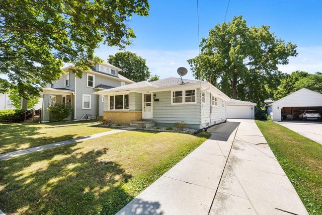 1117 Ellis STREET, Waukesha, WI 53186