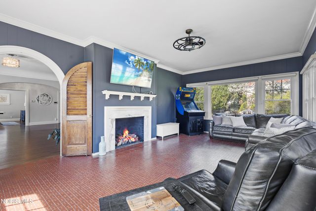 3416 Bancroft Street, Ottawa Hills, OH 43606