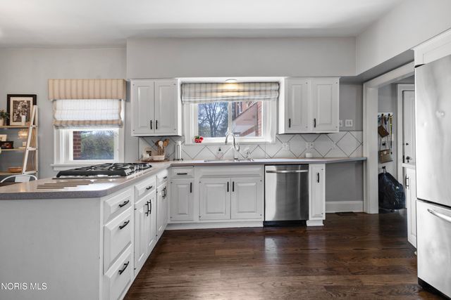 3416 Bancroft Street, Ottawa Hills, OH 43606