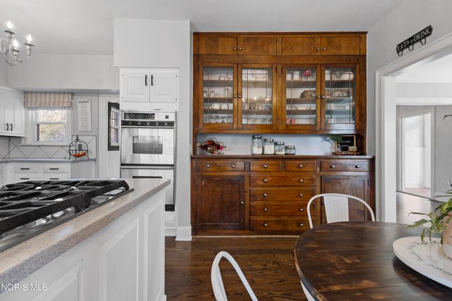 3416 Bancroft Street, Ottawa Hills, OH 43606
