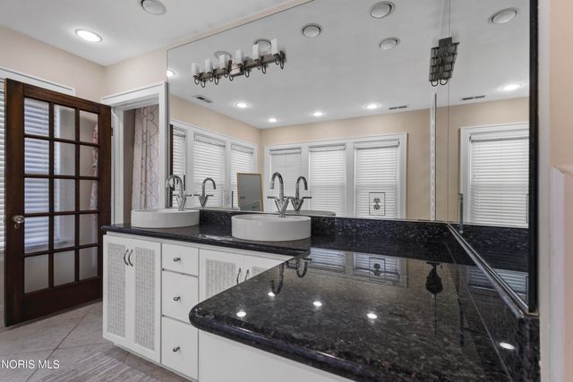 3416 Bancroft Street, Ottawa Hills, OH 43606