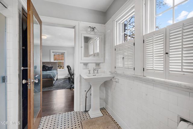 3416 Bancroft Street, Ottawa Hills, OH 43606