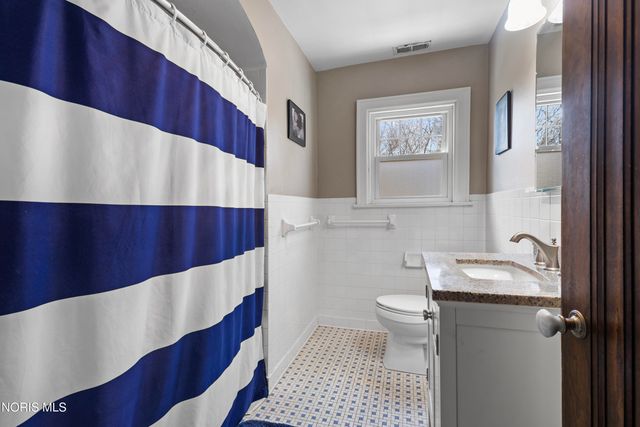 3416 Bancroft Street, Ottawa Hills, OH 43606