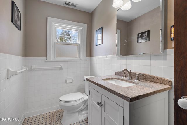 3416 Bancroft Street, Ottawa Hills, OH 43606
