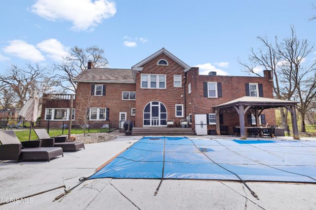 3416 Bancroft Street, Ottawa Hills, OH 43606