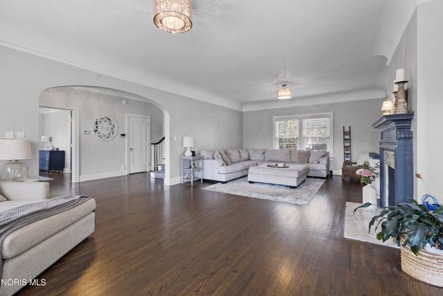 3416 Bancroft Street, Ottawa Hills, OH 43606