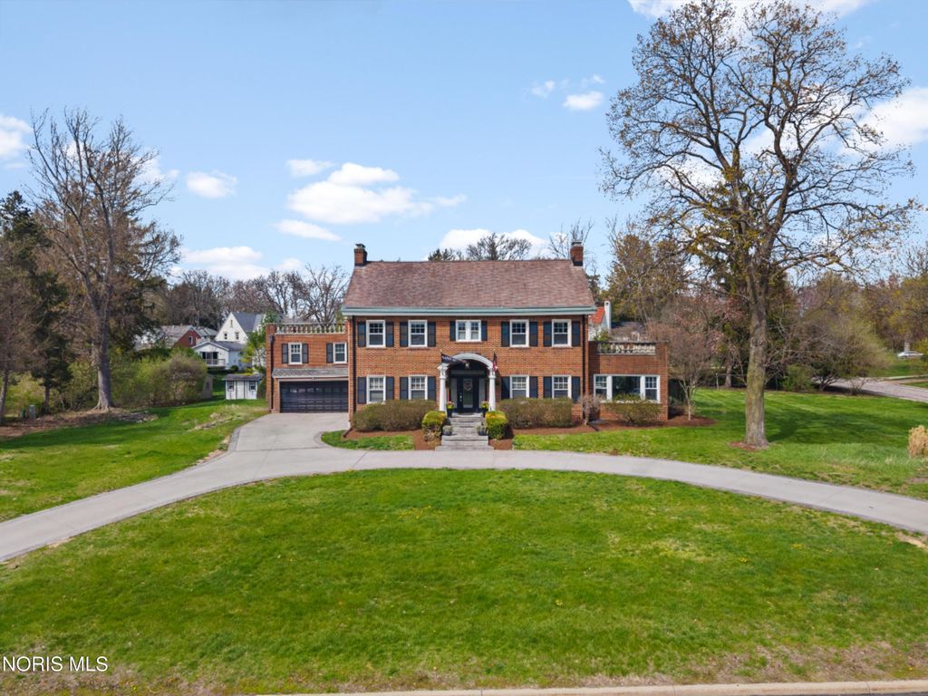 3416 Bancroft Street, Ottawa Hills, OH 43606
