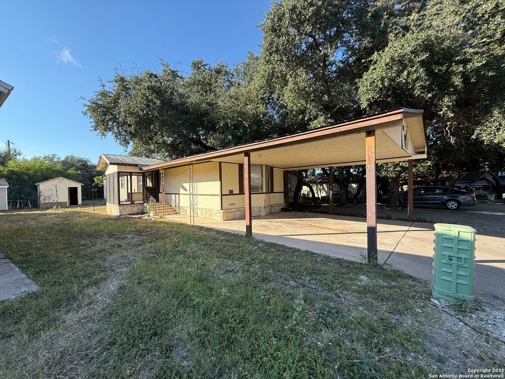 566 Bliss, Brackettville, TX 78832