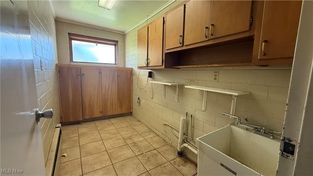 1414 Niles Cortland Road, Niles, OH 44446