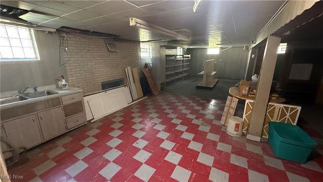 1414 Niles Cortland Road, Niles, OH 44446