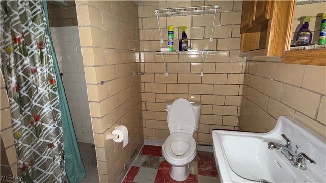 1414 Niles Cortland Road, Niles, OH 44446