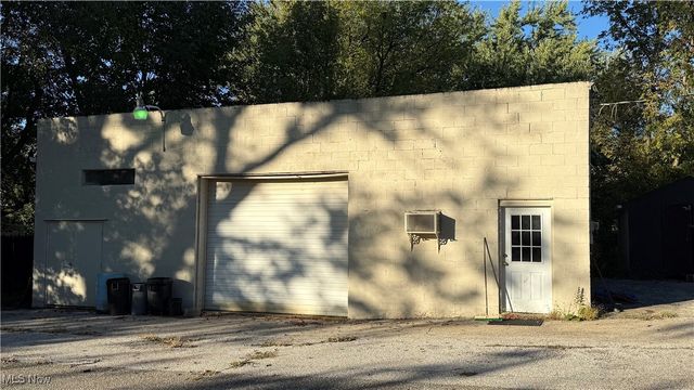 1414 Niles Cortland Road, Niles, OH 44446