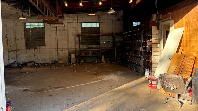 1414 Niles Cortland Road, Niles, OH 44446