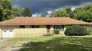 1414 Niles Cortland Road, Niles, OH 44446