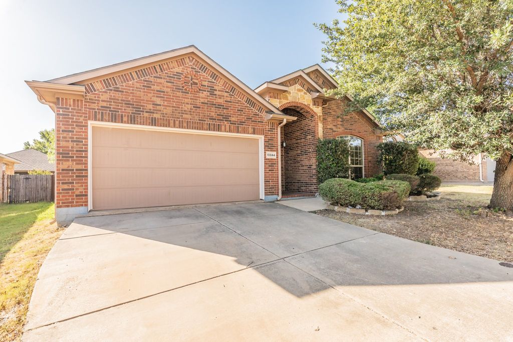 10844 Irish Glen Trail, Fort Worth, TX 76052