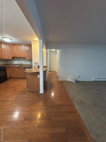 2405 Torquay Avenue 109, Royal Oak, MI 48073