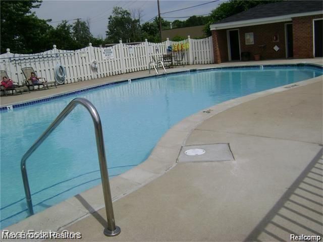 2405 Torquay Avenue 109, Royal Oak, MI 48073