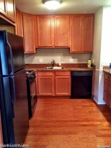 2405 Torquay Avenue 109, Royal Oak, MI 48073