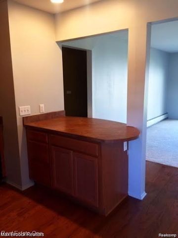 2405 Torquay Avenue 109, Royal Oak, MI 48073