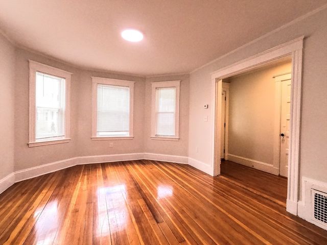 4110 Washington St 1, Boston, MA 02131