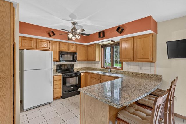 22216 E Ave N, Pennfield Twp, MI 49017