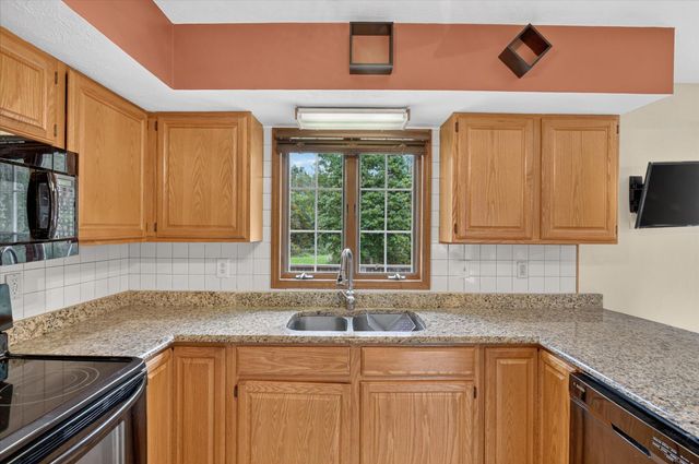 22216 E Ave N, Pennfield Twp, MI 49017