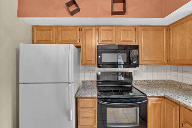 22216 E Ave N, Pennfield Twp, MI 49017