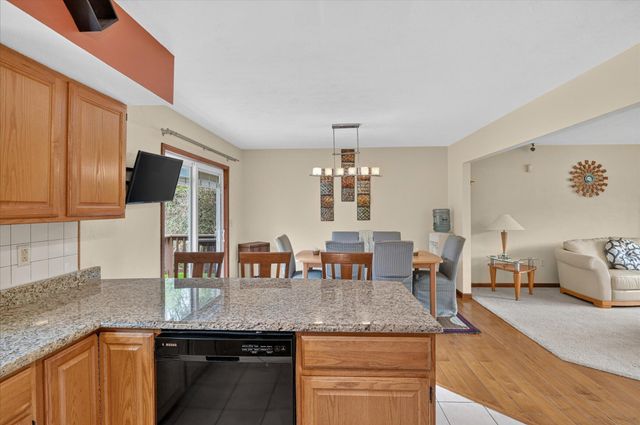 22216 E Ave N, Pennfield Twp, MI 49017