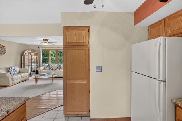 22216 E Ave N, Pennfield Twp, MI 49017