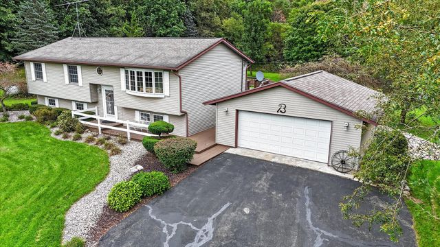 22216 E Ave N, Pennfield Twp, MI 49017