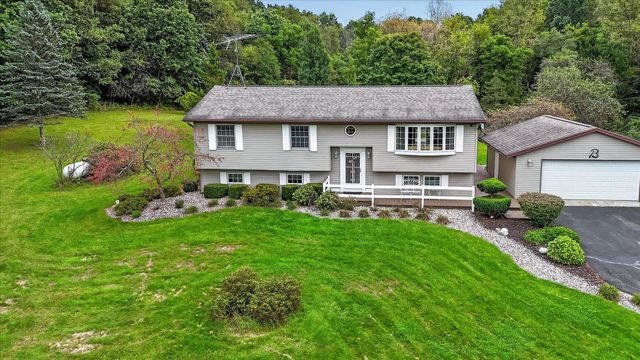 22216 E Ave N, Pennfield Twp, MI 49017
