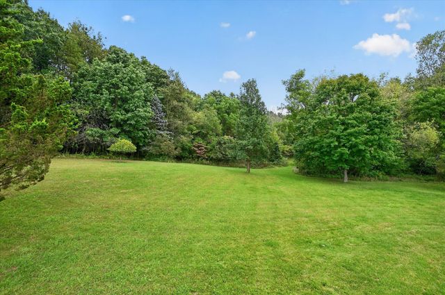 22216 E Ave N, Pennfield Twp, MI 49017