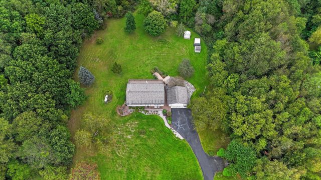 22216 E Ave N, Pennfield Twp, MI 49017