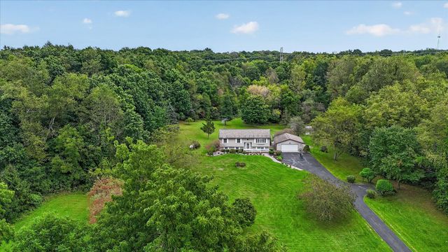 22216 E Ave N, Pennfield Twp, MI 49017