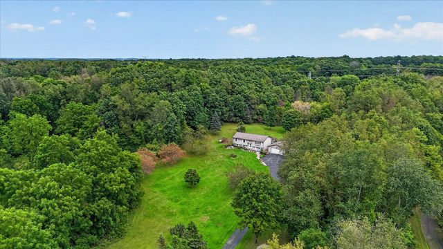 22216 E Ave N, Pennfield Twp, MI 49017