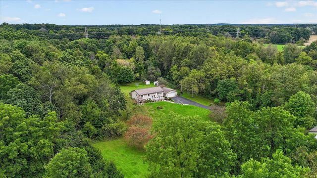 22216 E Ave N, Pennfield Twp, MI 49017