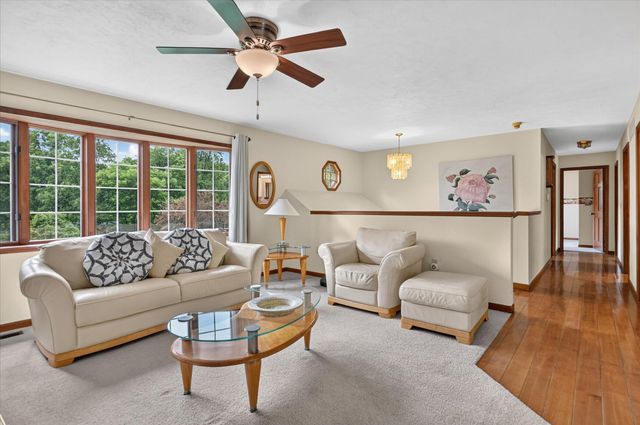 22216 E Ave N, Pennfield Twp, MI 49017