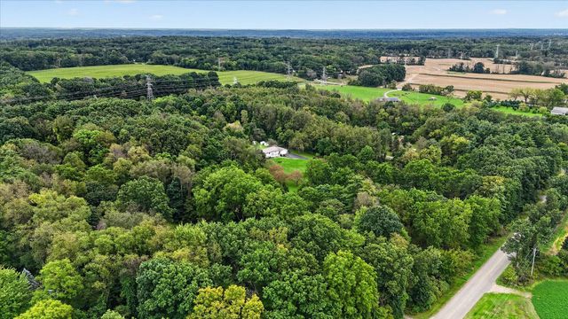 22216 E Ave N, Pennfield Twp, MI 49017