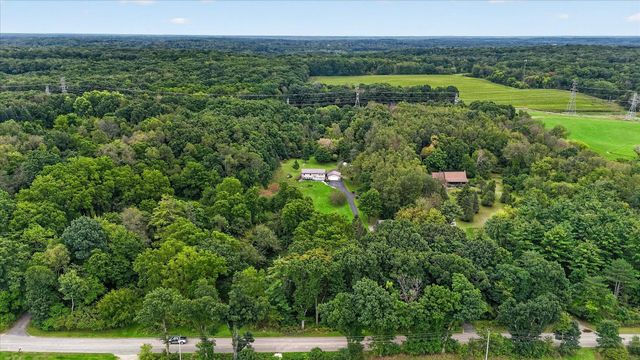22216 E Ave N, Pennfield Twp, MI 49017