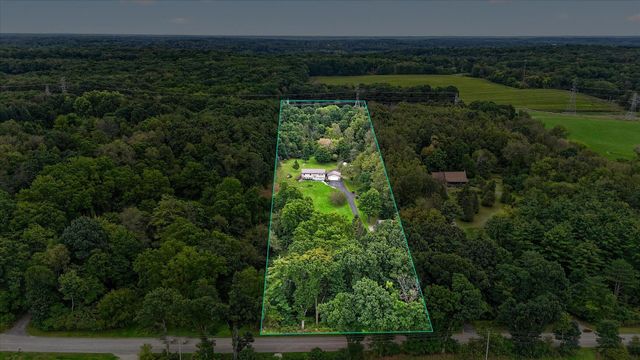 22216 E Ave N, Pennfield Twp, MI 49017