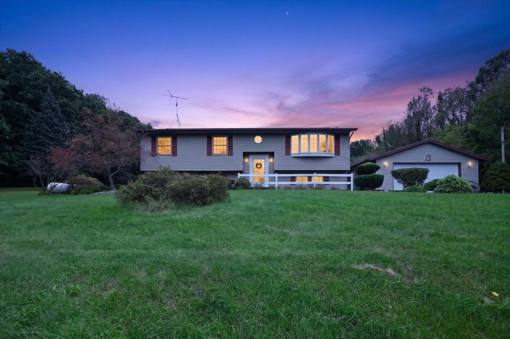 22216 E Ave N, Pennfield Twp, MI 49017