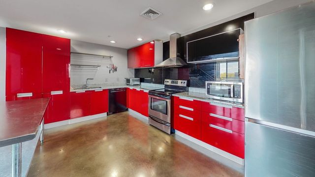 950 Broadway 35, Chelsea, MA 02150